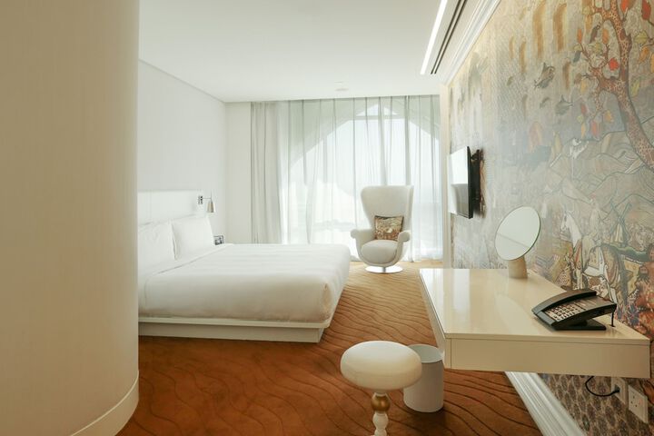 Room 13 of 183