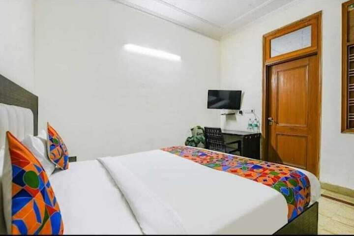 Room 9 of 17