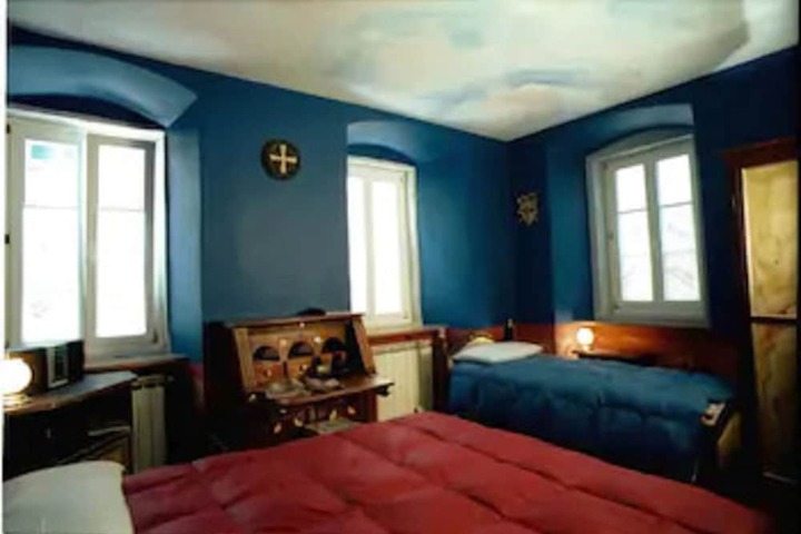 Room 9 of 23