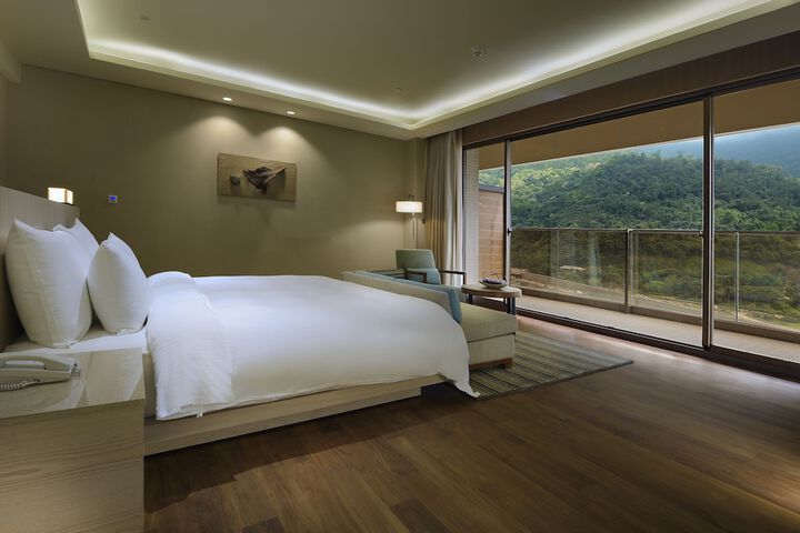 Room 15 of 100
