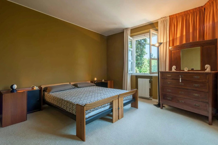 Room 6 of 20