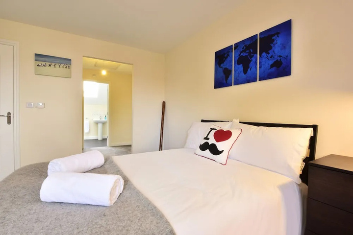 Room 4 of 15