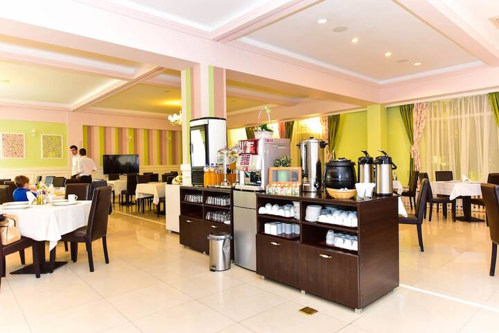 Breakfast/Coffee Service 107 of 147