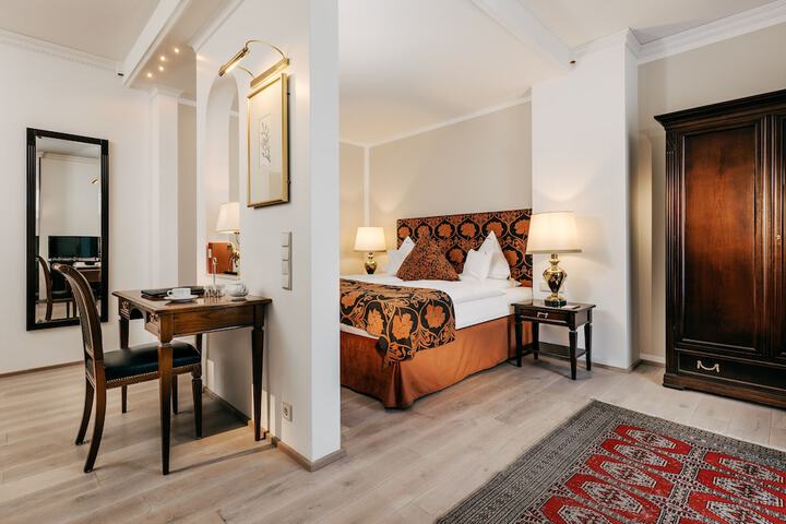 Room 9 of 26
