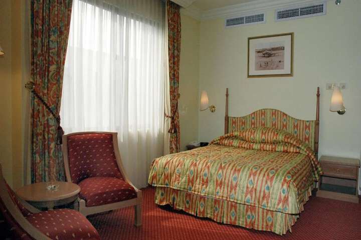 Room 8 of 33