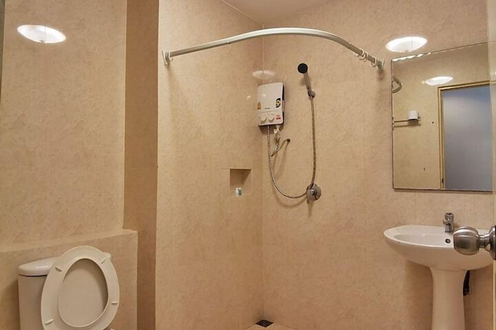 Room 11 of 38