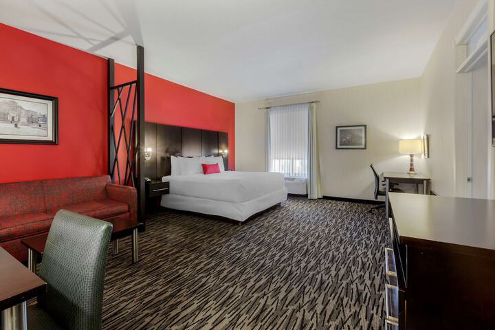 Room 6 of 39