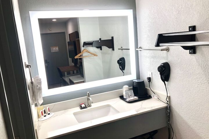 Room 67 of 76