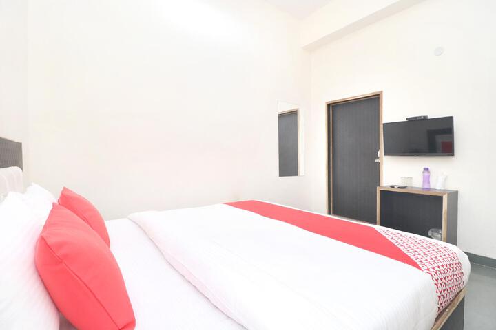 Room 2 of 5