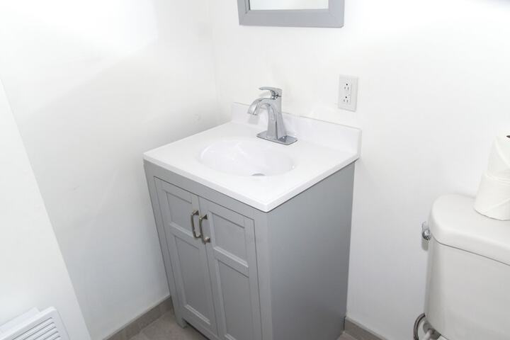 Room 4 of 61