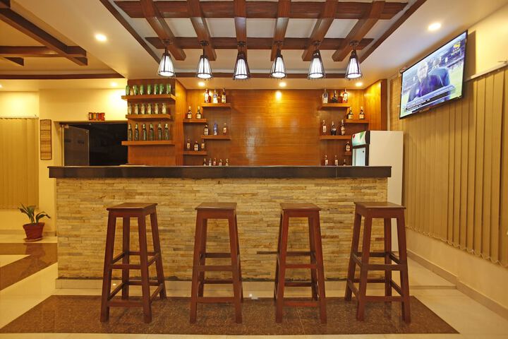 Lounge 22 of 25