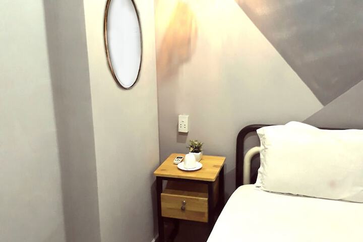 Room 8 of 34
