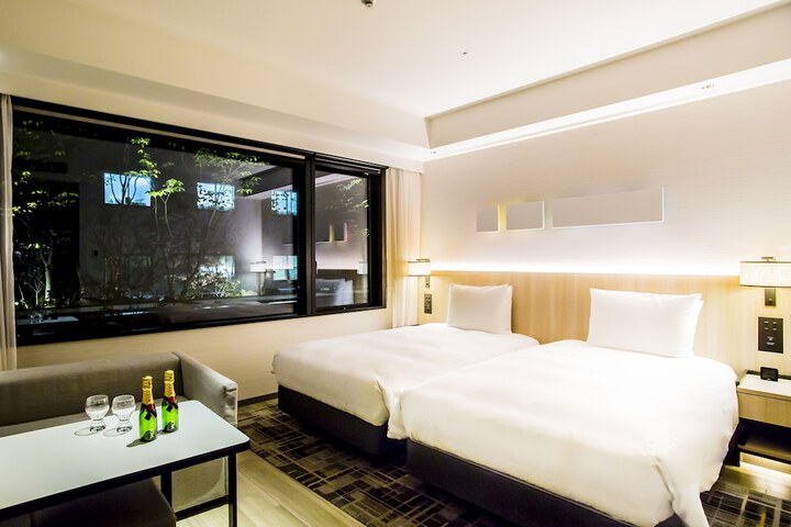 Room 33 of 160