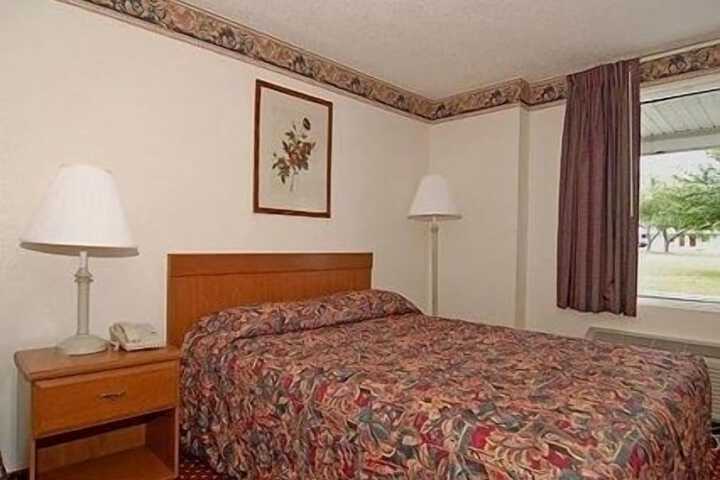 Room 2 of 2