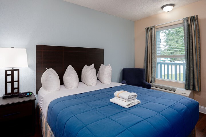2 Queen Beds Accessible (4 of 16)