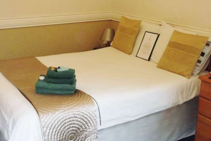 Room 4 of 55