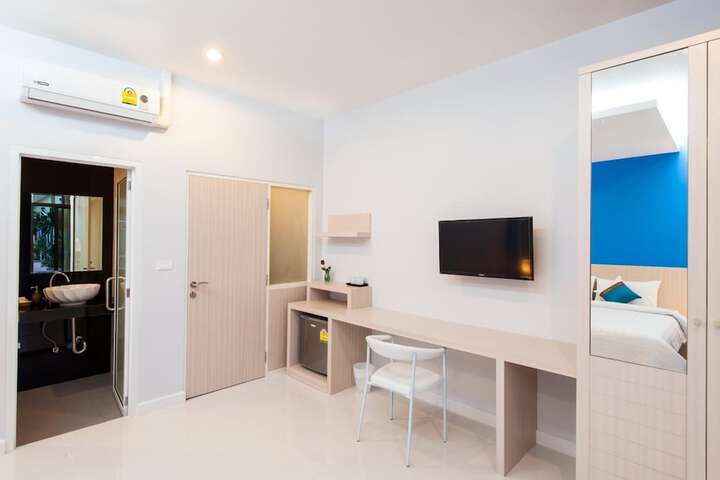 Room 10 of 38