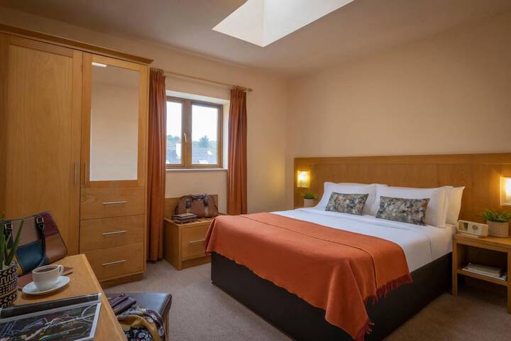 Room 4 of 28