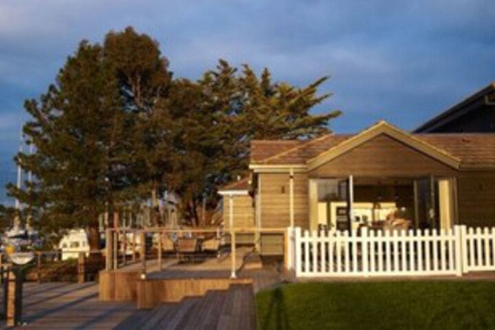 7 The Salterns Chichester 402445