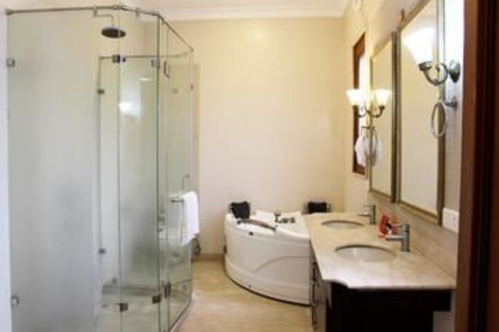 Room 4 of 27