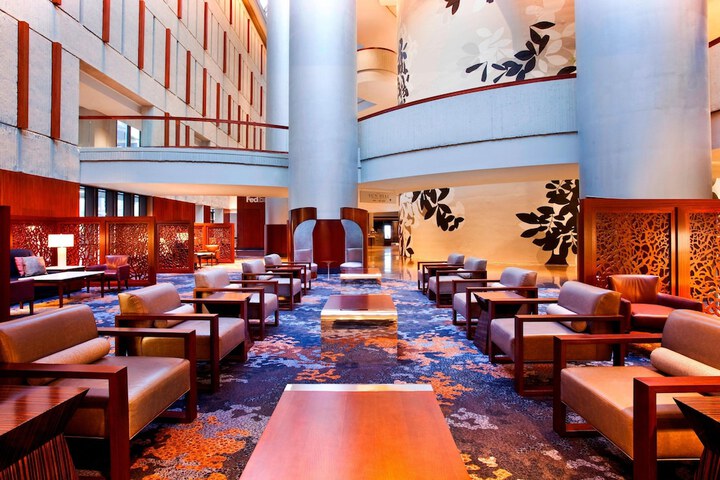 Lobby lounge