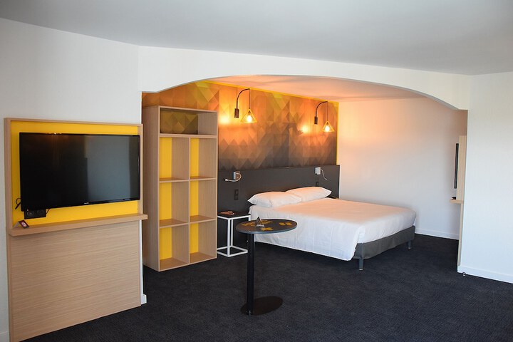 Room 5 of 52