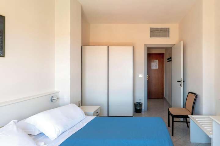 Room 25 of 71