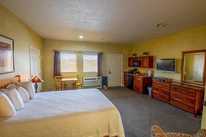 Room 4 of 18