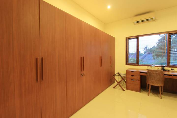 Room 13 of 47