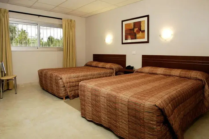 Room 5 of 12
