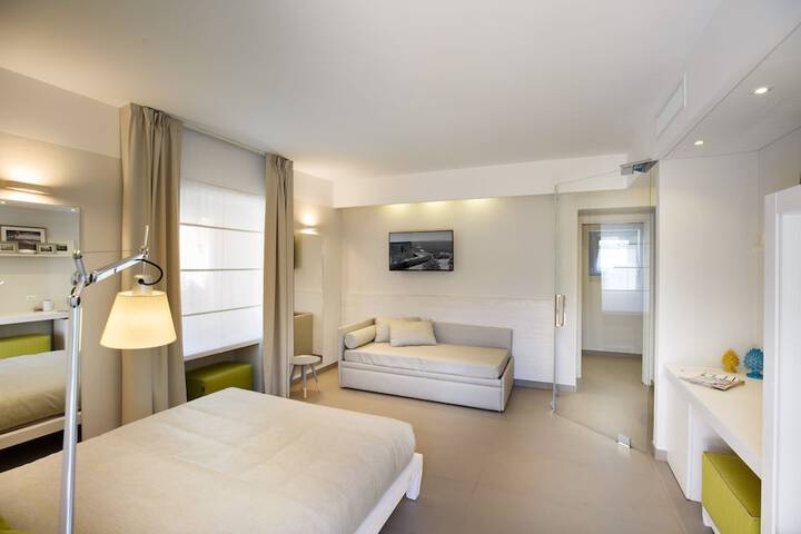 Room 6 of 228