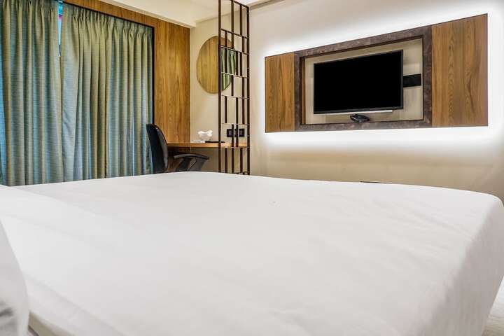 Room 32 of 100