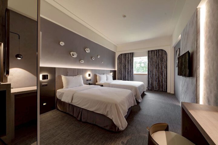 Room 25 of 80