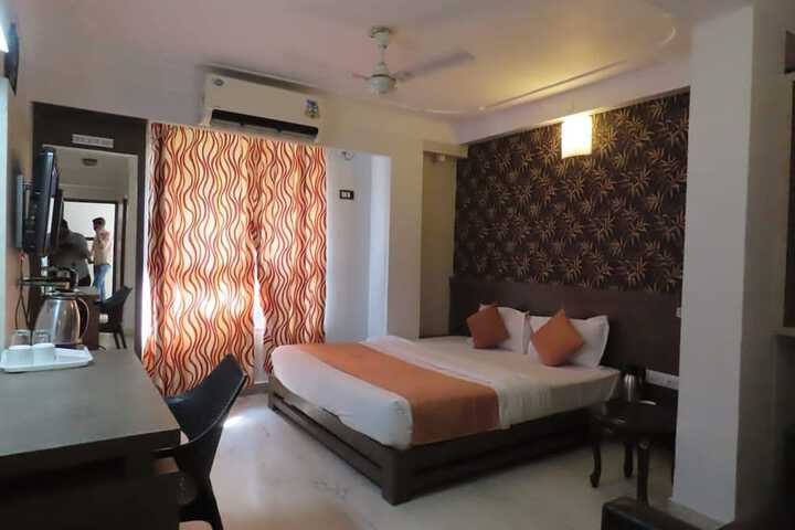 Room 13 of 26