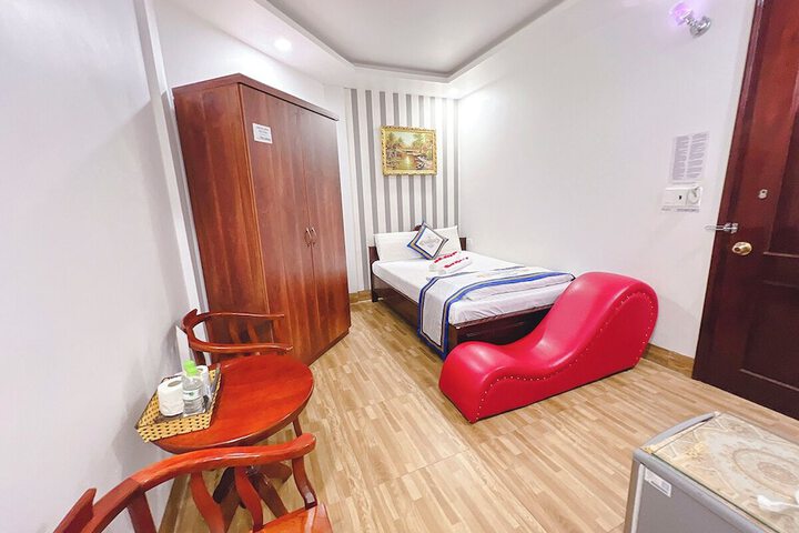 Room 9 of 157