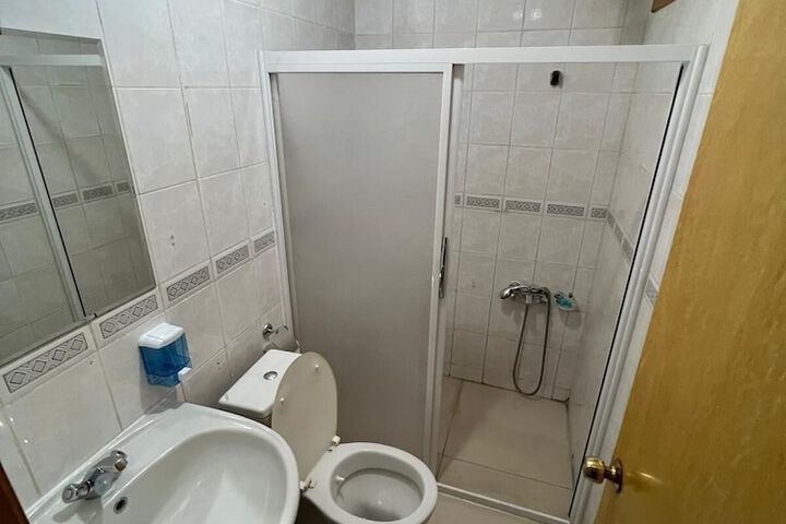 Room 4 of 11