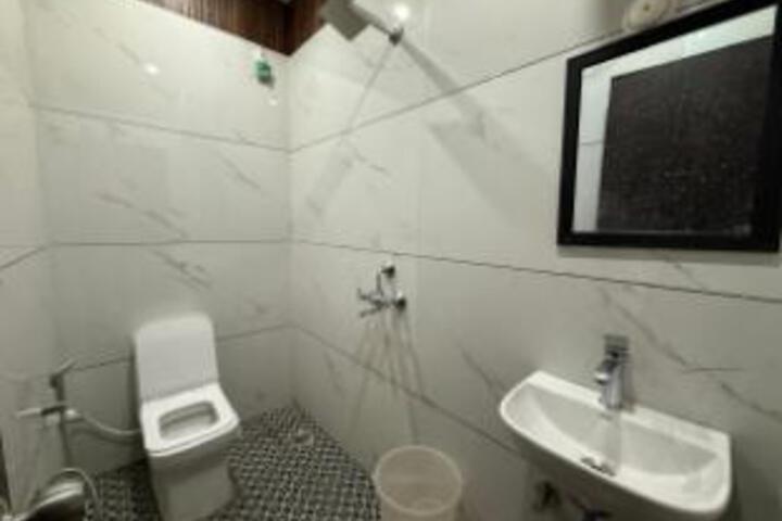 Room 16 of 16