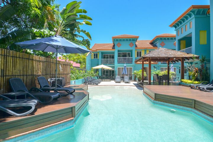 Hotel Pool