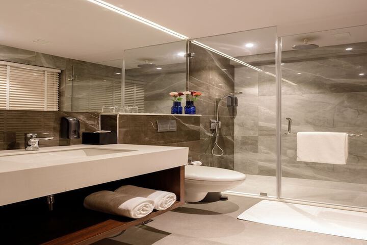 Room 18 of 27