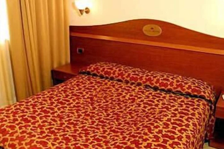 Room 6 of 27