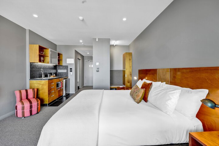 Room 32 of 117
