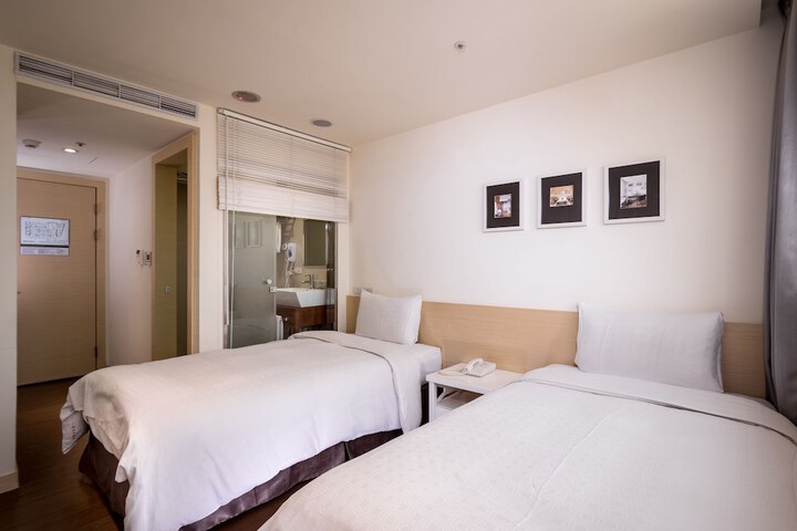 Room 26 of 123