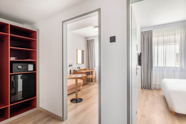 Room 16 of 56