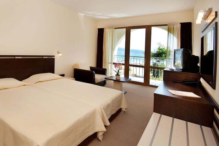 Room 8 of 47