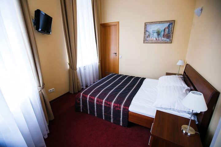 Room 3 of 66