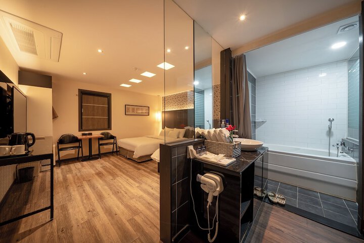 Room 13 of 39