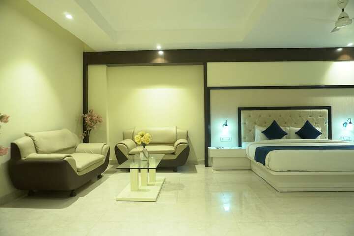 Room 6 of 22