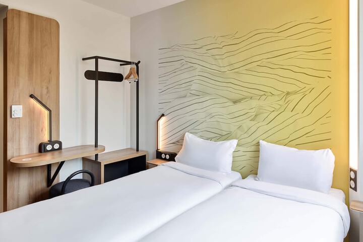 Room 20 of 37
