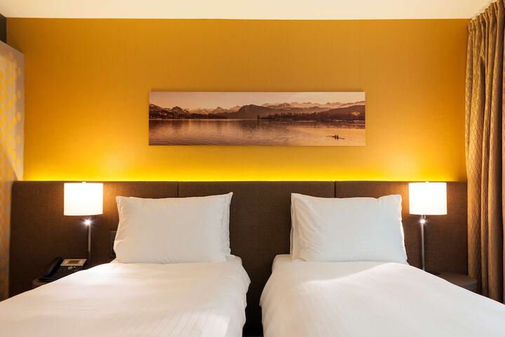 Room 42 of 289