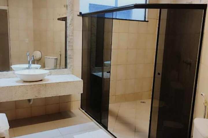 Room 8 of 12